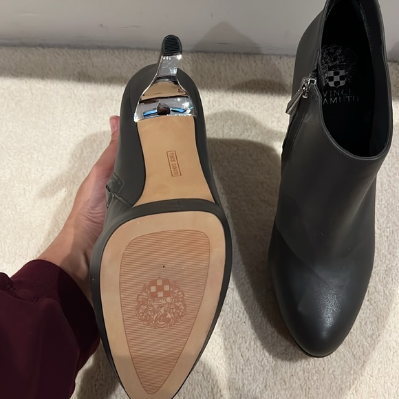 BRAND NEW Vince Camuto Grey Silver Leather Dira Ankle Bootie Platform Stiletto - Picture 4 of 8